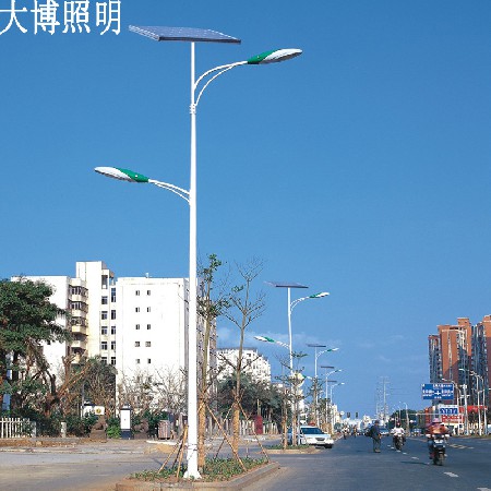 雙臂太陽(yáng)能路燈戶(hù)外亮化工程高光效主干道光伏LED路燈廠(chǎng)家批發(fā)